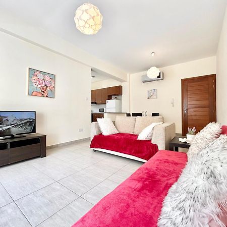 Sun Julz Apartments On The Beach Paphos Ngoại thất bức ảnh
