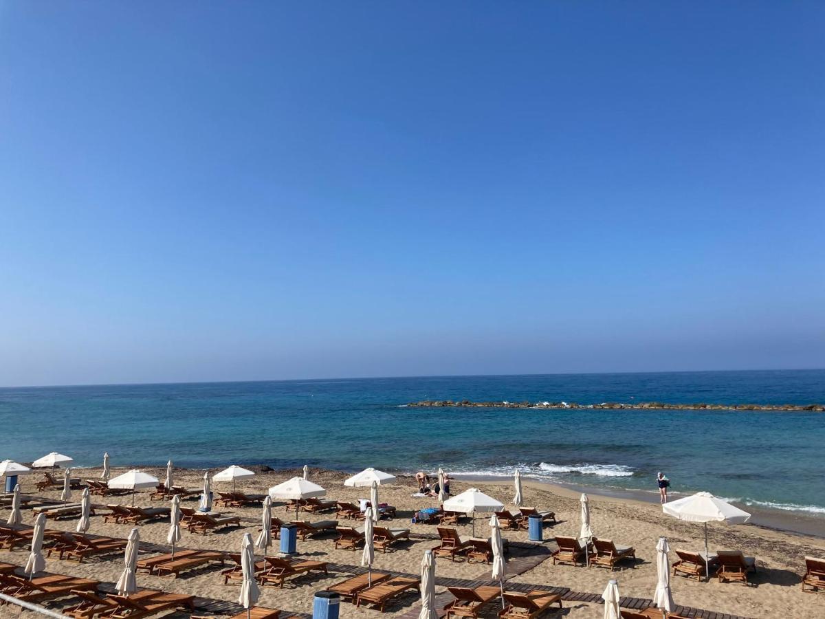 Sun Julz Apartments On The Beach Paphos Ngoại thất bức ảnh