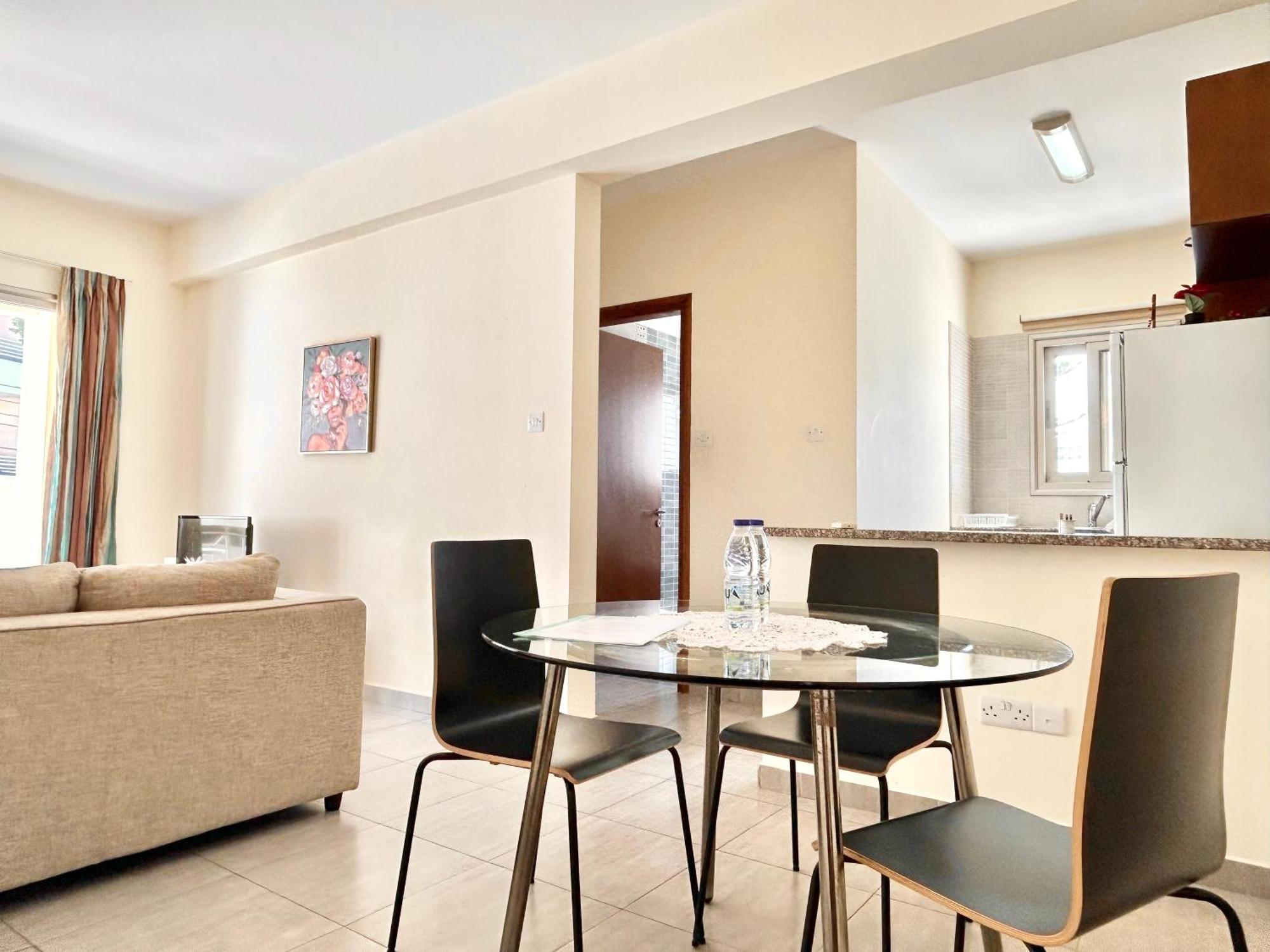 Sun Julz Apartments On The Beach Paphos Ngoại thất bức ảnh