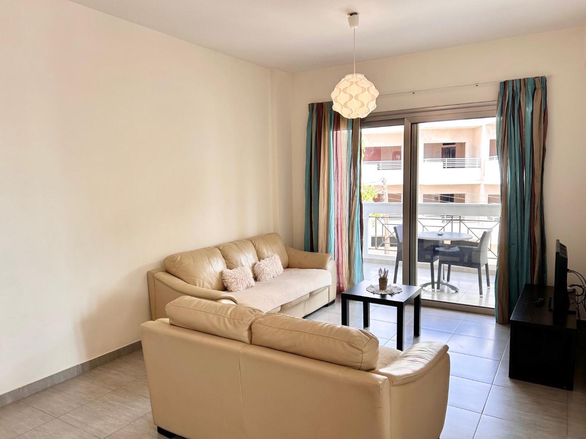 Sun Julz Apartments On The Beach Paphos Ngoại thất bức ảnh