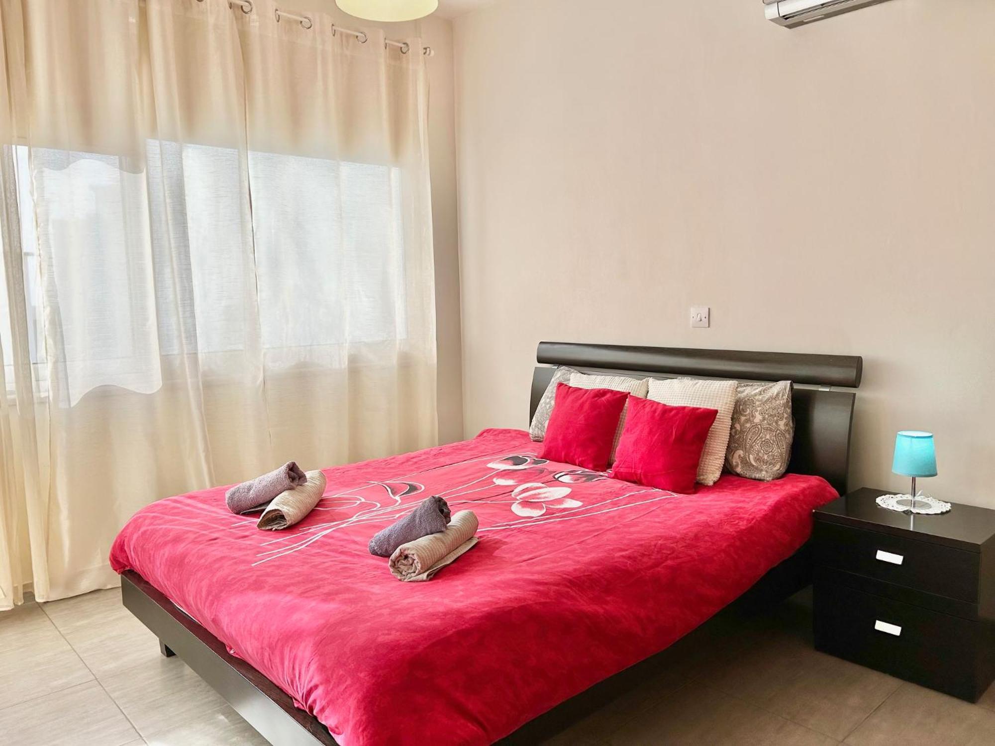 Sun Julz Apartments On The Beach Paphos Ngoại thất bức ảnh