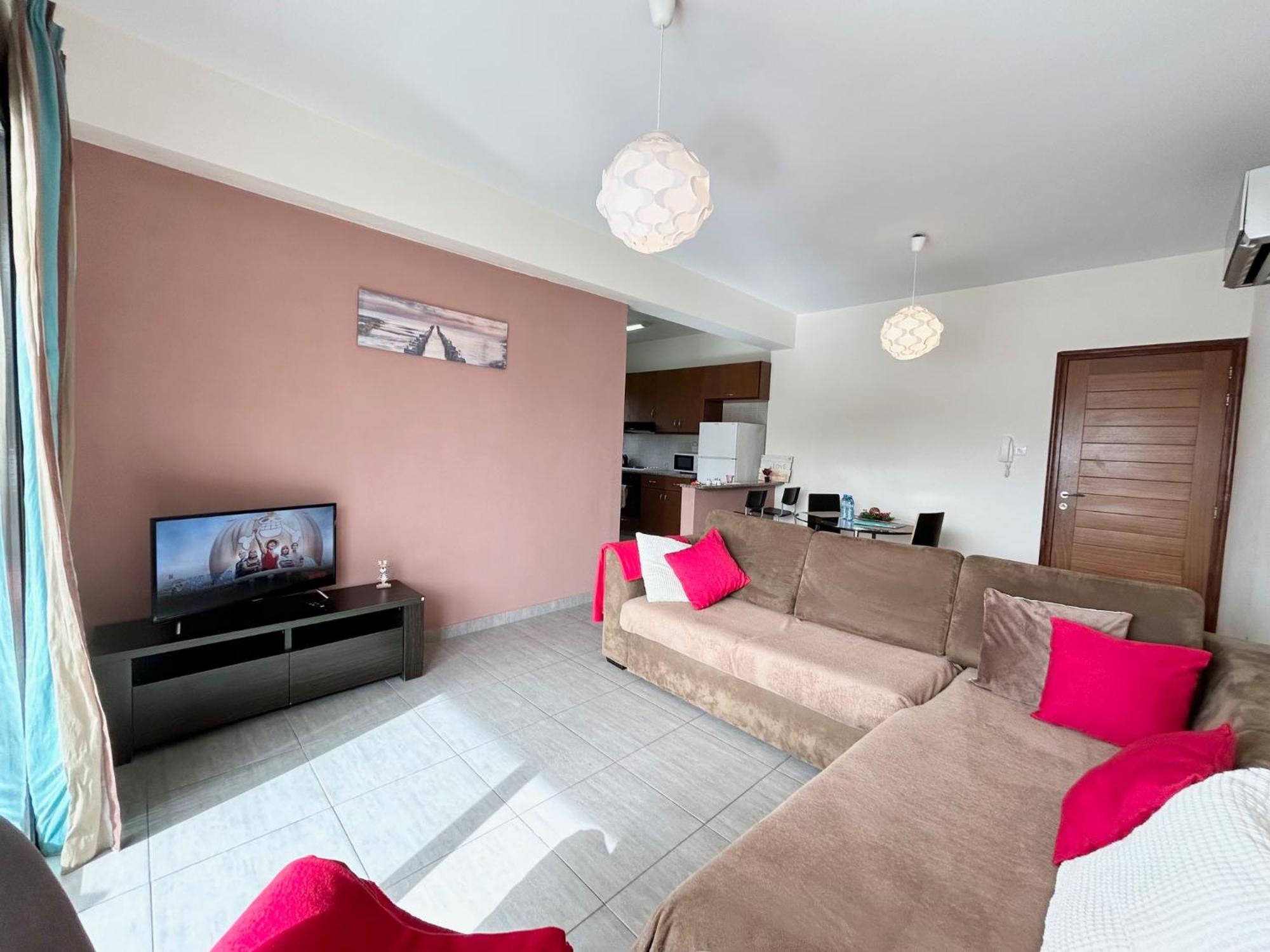 Sun Julz Apartments On The Beach Paphos Ngoại thất bức ảnh