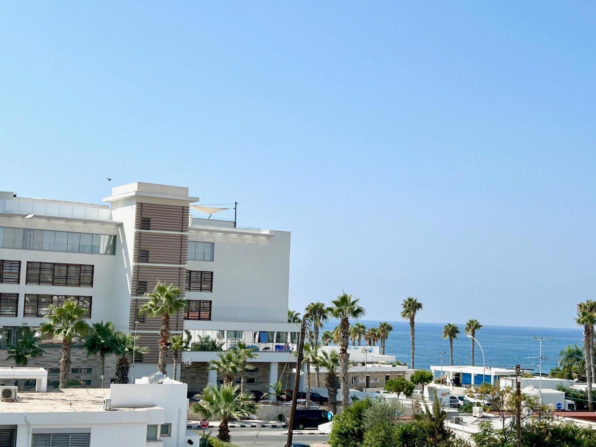 Sun Julz Apartments On The Beach Paphos Ngoại thất bức ảnh