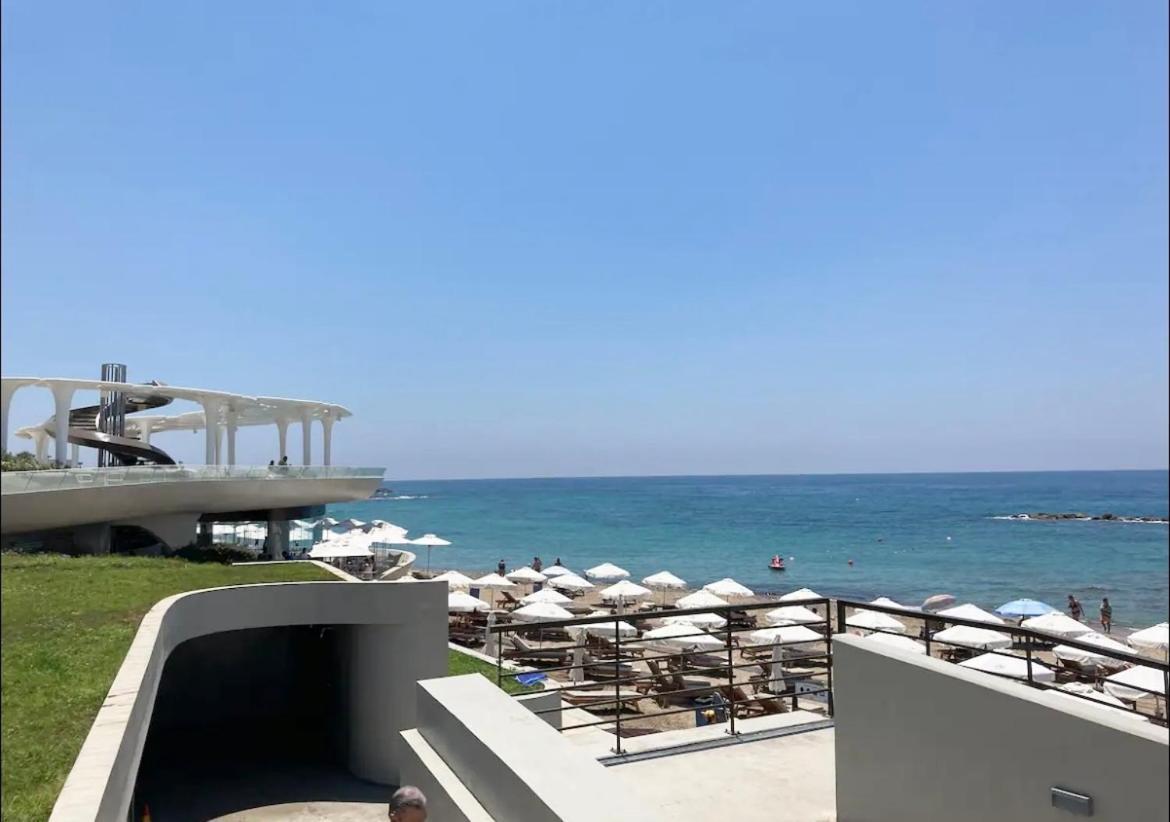 Sun Julz Apartments On The Beach Paphos Ngoại thất bức ảnh