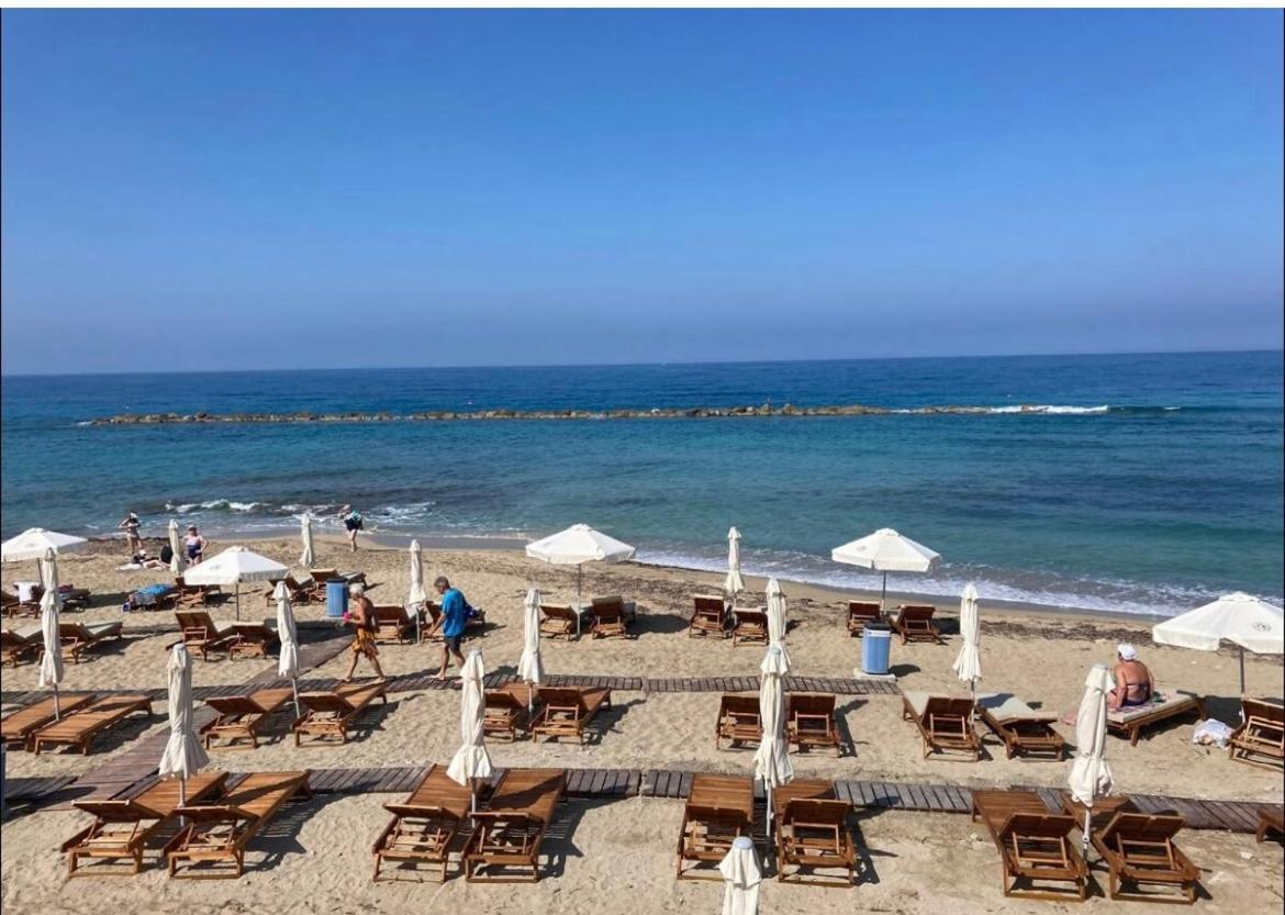 Sun Julz Apartments On The Beach Paphos Ngoại thất bức ảnh