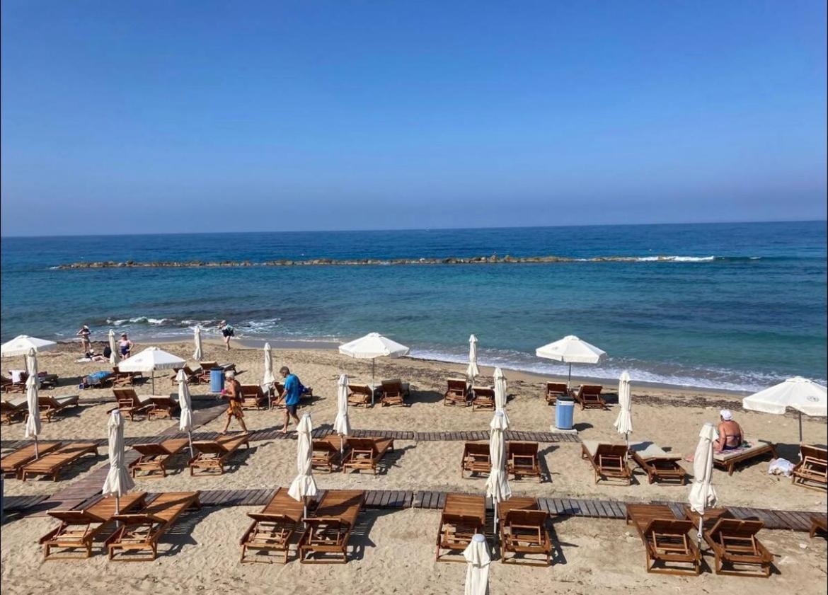 Sun Julz Apartments On The Beach Paphos Ngoại thất bức ảnh