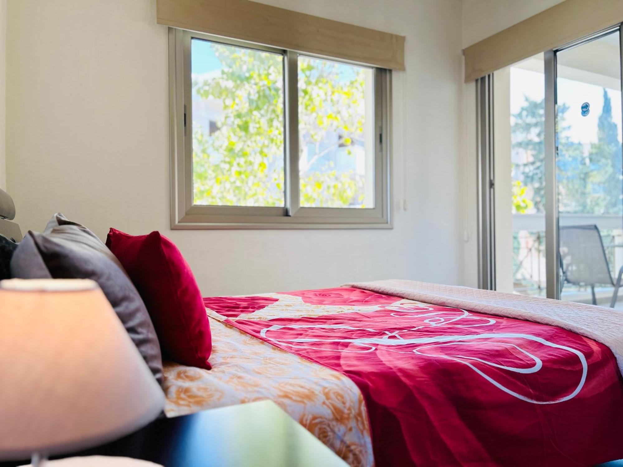 Sun Julz Apartments On The Beach Paphos Ngoại thất bức ảnh