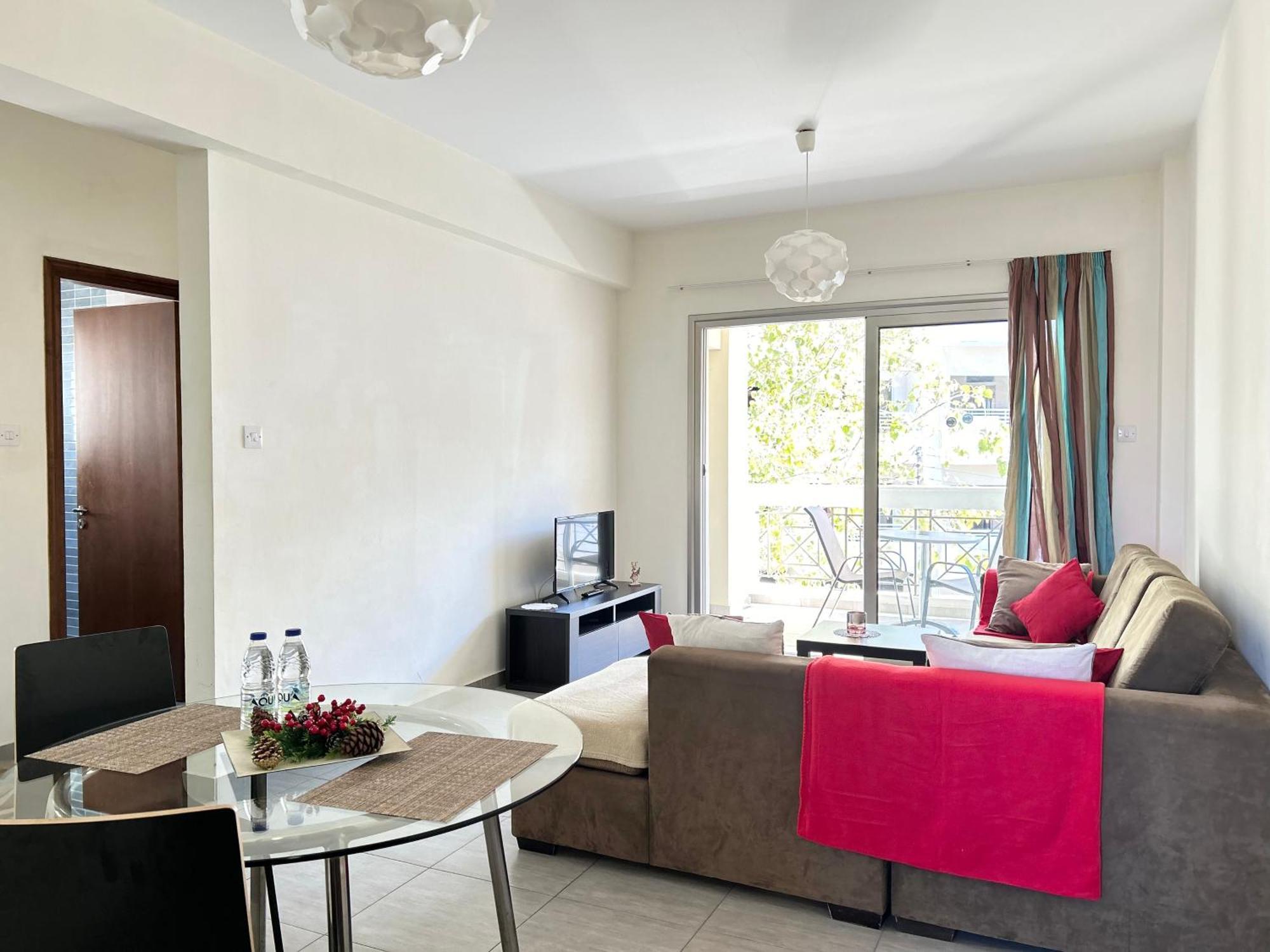 Sun Julz Apartments On The Beach Paphos Ngoại thất bức ảnh