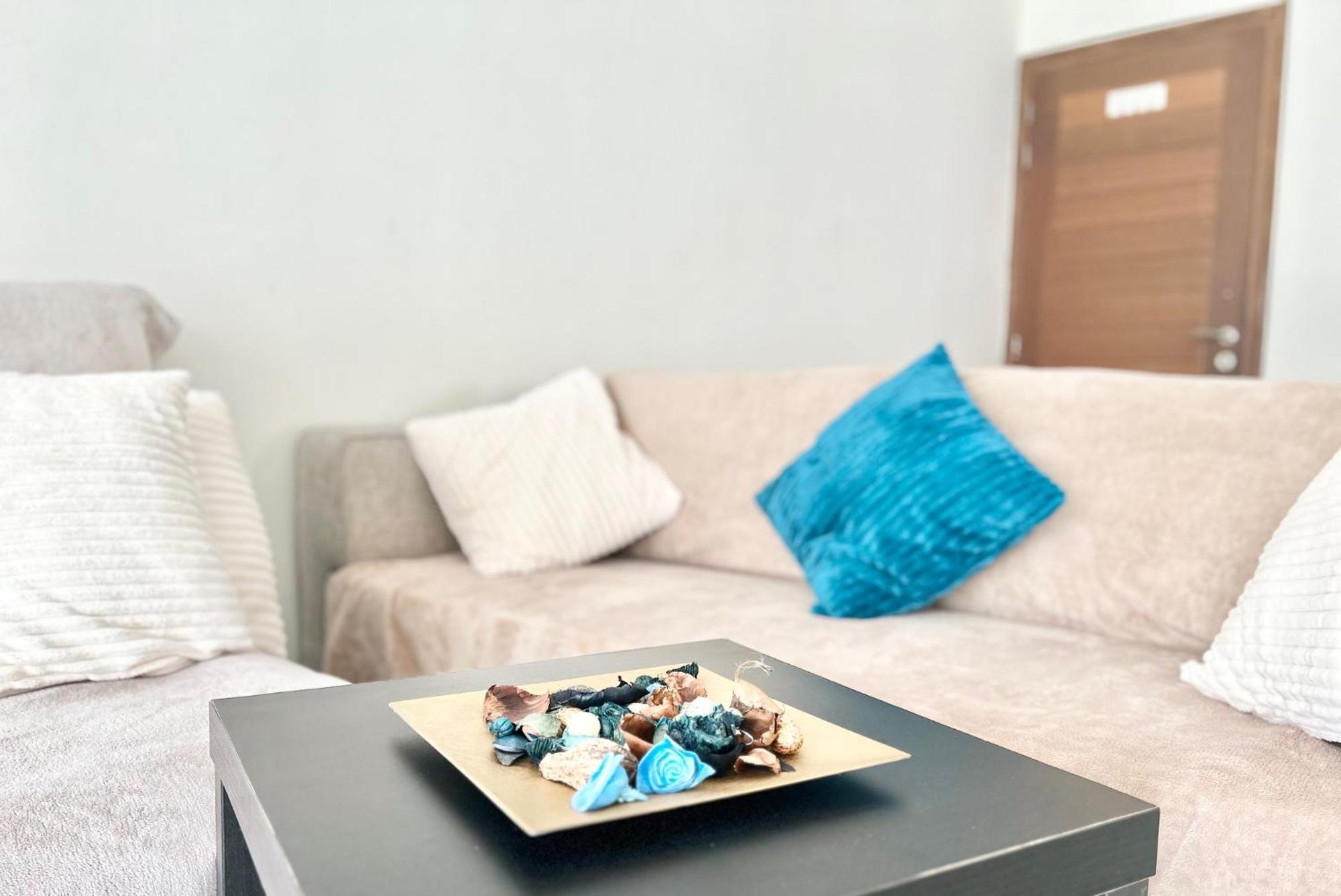 Sun Julz Apartments On The Beach Paphos Ngoại thất bức ảnh