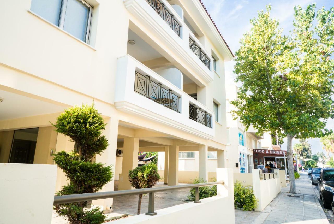 Sun Julz Apartments On The Beach Paphos Ngoại thất bức ảnh